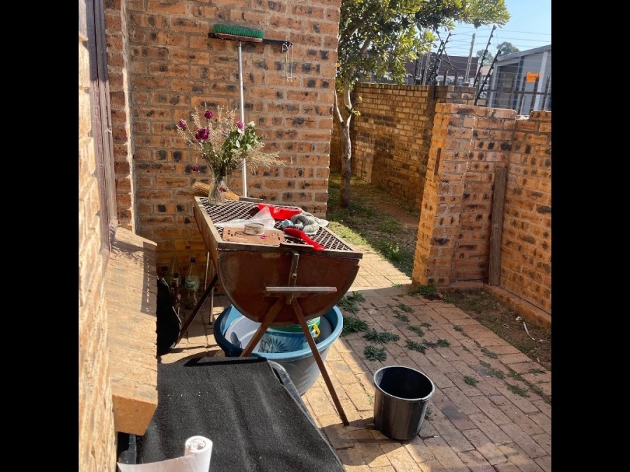 2 Bedroom Property for Sale in Chloorkop Gauteng