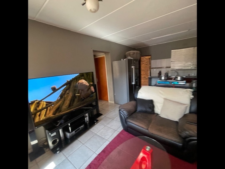 2 Bedroom Property for Sale in Chloorkop Gauteng