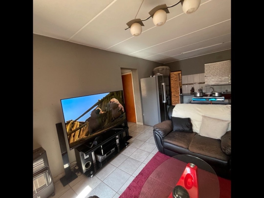 2 Bedroom Property for Sale in Chloorkop Gauteng