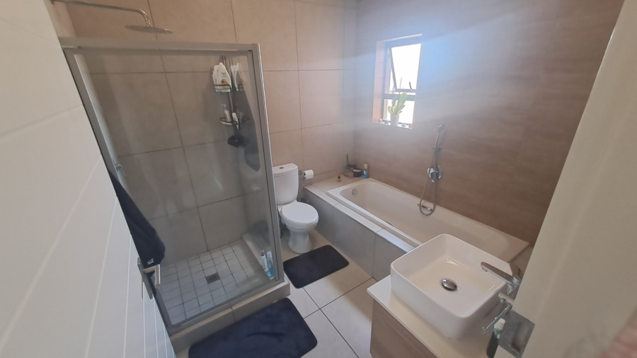 2 Bedroom Property for Sale in Hereford Estate Gauteng
