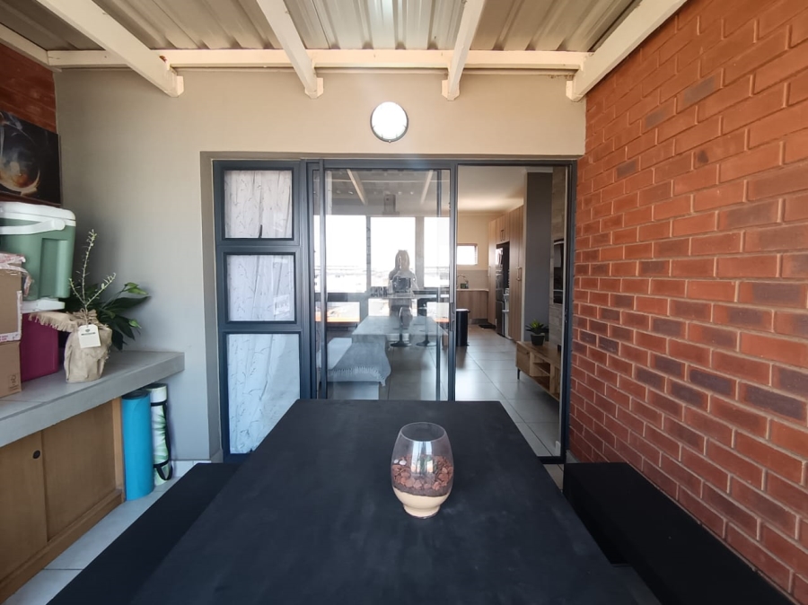 2 Bedroom Property for Sale in Hereford Estate Gauteng