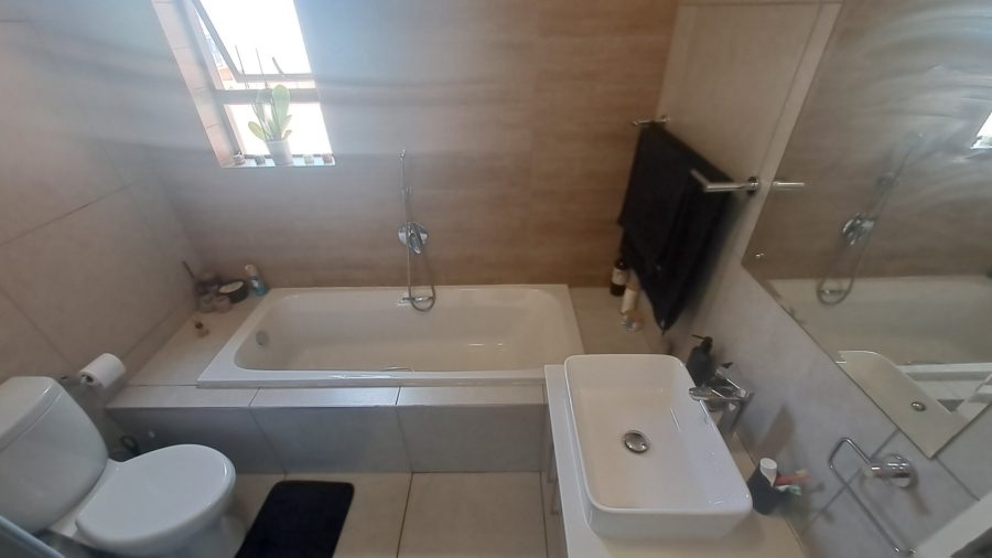 2 Bedroom Property for Sale in Hereford Estate Gauteng