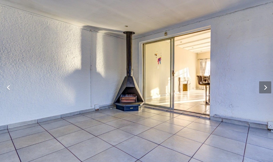3 Bedroom Property for Sale in Hurlyvale Gauteng