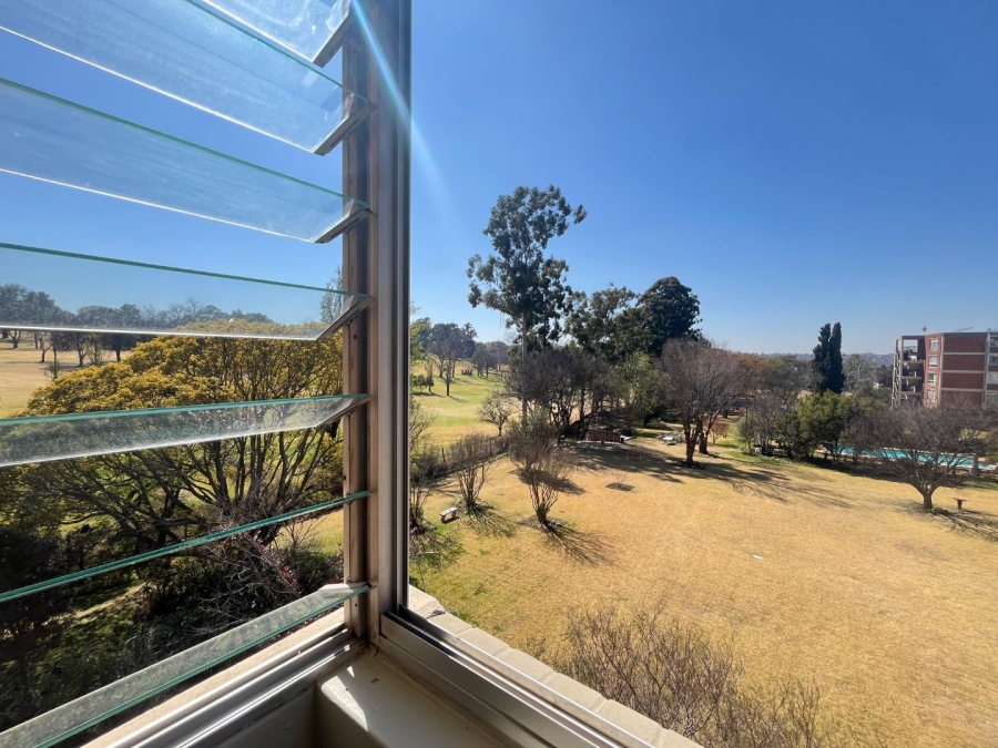 To Let 2 Bedroom Property for Rent in Fairways Gauteng