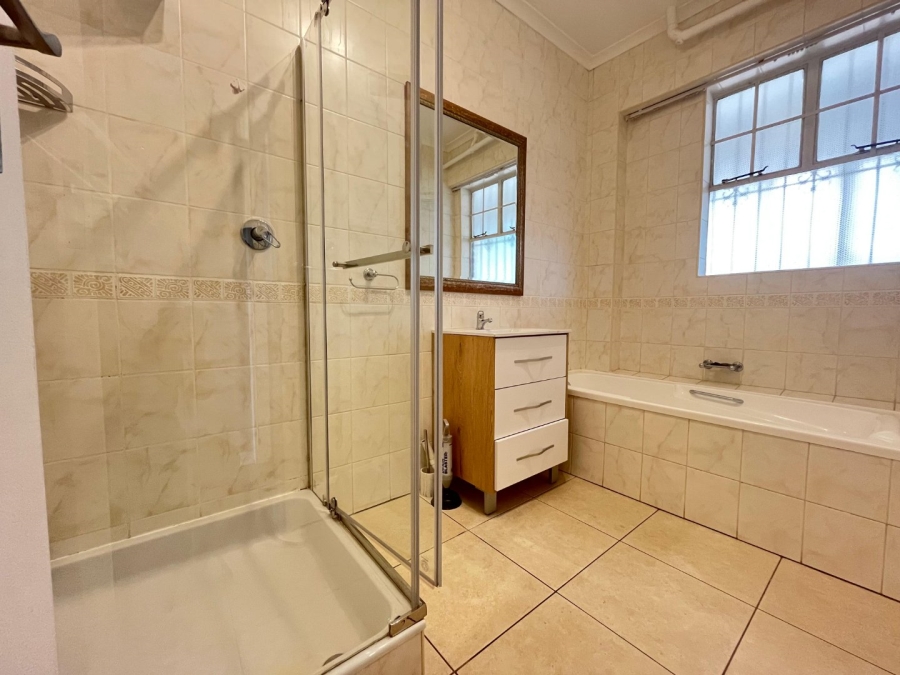 To Let 2 Bedroom Property for Rent in Fairways Gauteng
