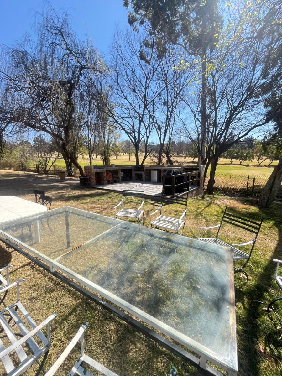 To Let 2 Bedroom Property for Rent in Fairways Gauteng