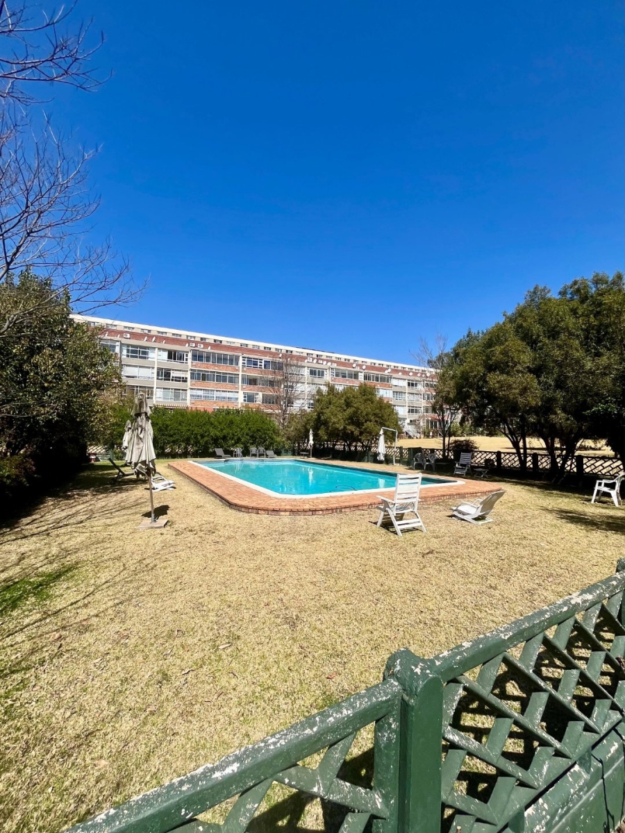 To Let 2 Bedroom Property for Rent in Fairways Gauteng