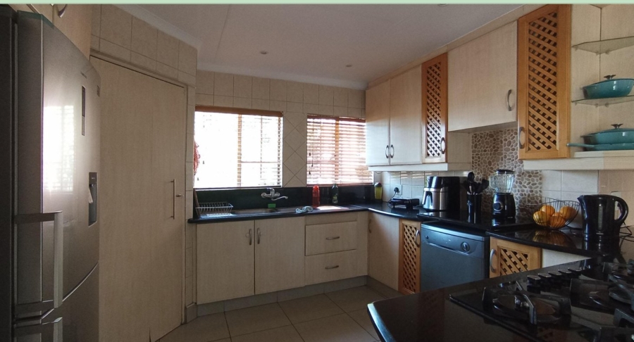 3 Bedroom Property for Sale in Heuweloord Gauteng