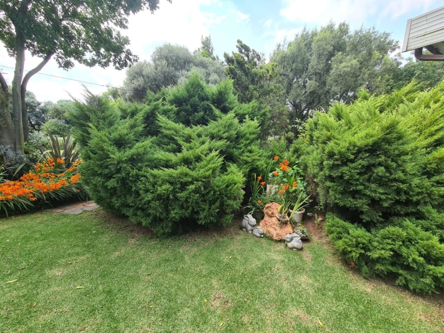 4 Bedroom Property for Sale in Mooilande Gauteng