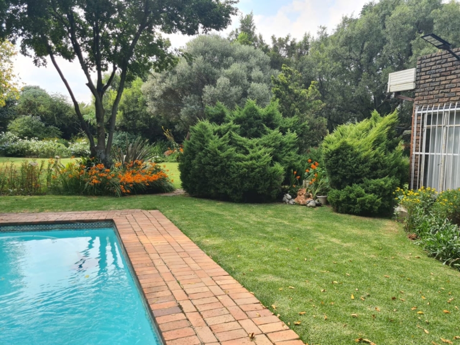 4 Bedroom Property for Sale in Mooilande Gauteng