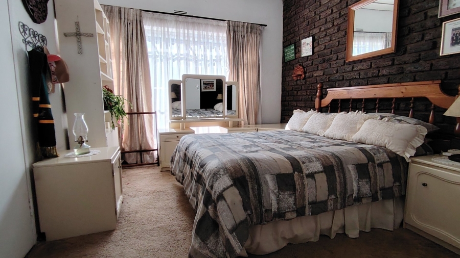 4 Bedroom Property for Sale in Mooilande Gauteng