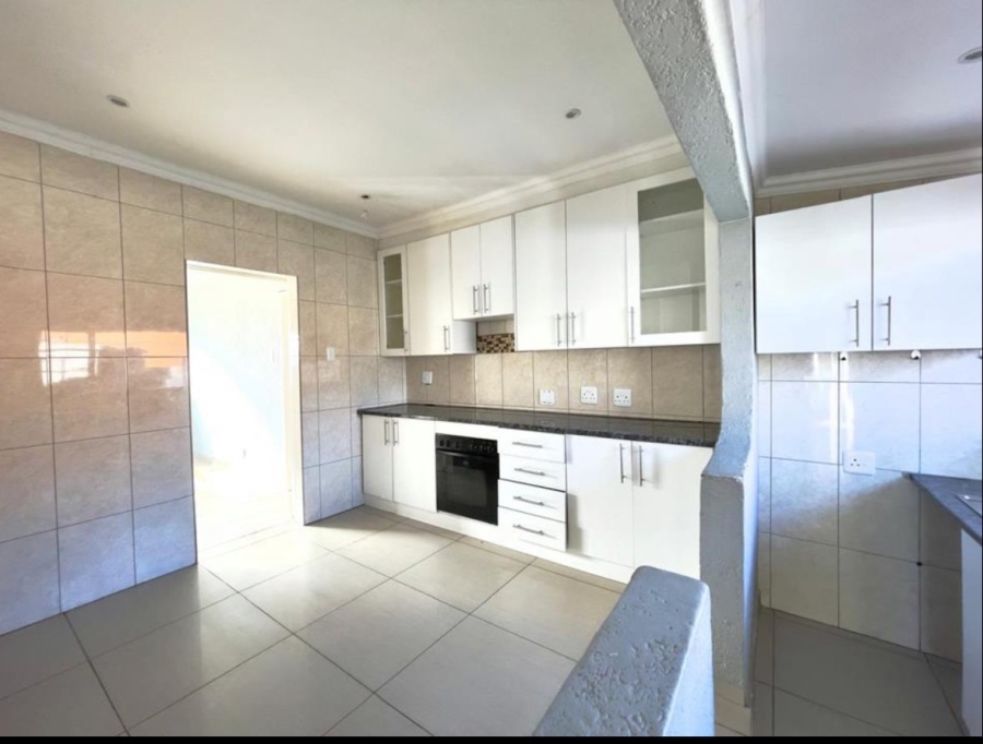 To Let 3 Bedroom Property for Rent in Edenvale Central Gauteng