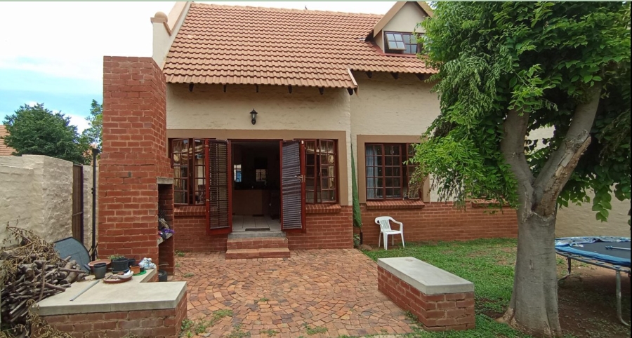 3 Bedroom Property for Sale in Equestria Gauteng