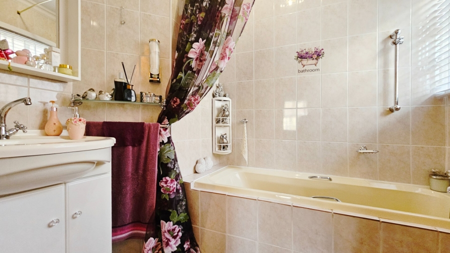 3 Bedroom Property for Sale in Three Rivers Gauteng