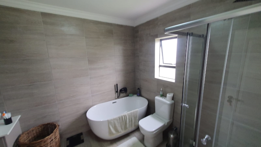 4 Bedroom Property for Sale in Blue Valley Golf Estate Gauteng