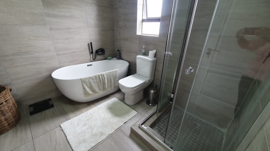 4 Bedroom Property for Sale in Blue Valley Golf Estate Gauteng