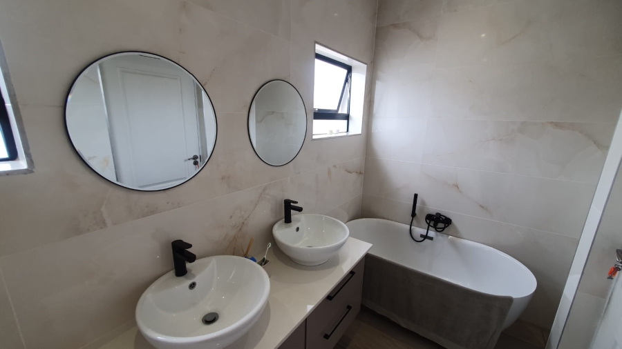 4 Bedroom Property for Sale in Blue Valley Golf Estate Gauteng