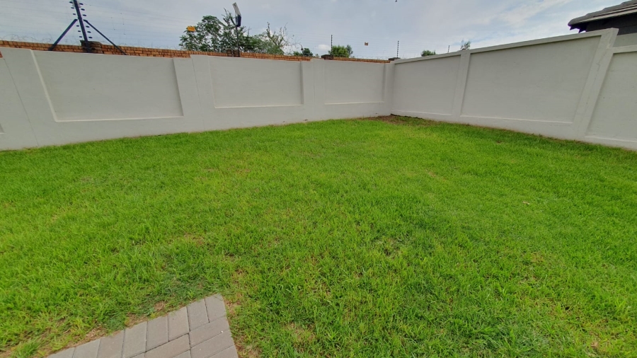4 Bedroom Property for Sale in Blue Valley Golf Estate Gauteng