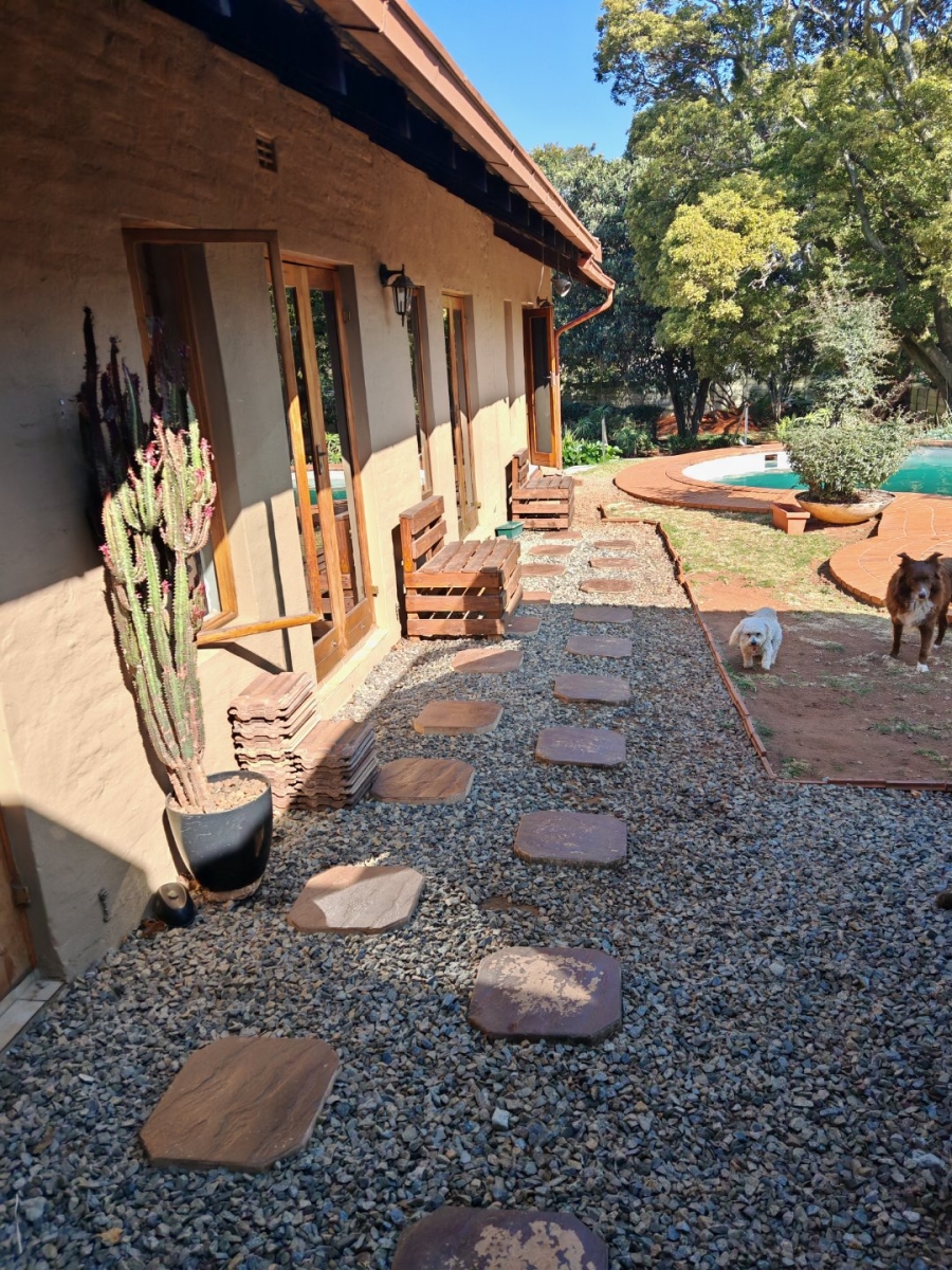 6 Bedroom Property for Sale in Rosebank Gauteng