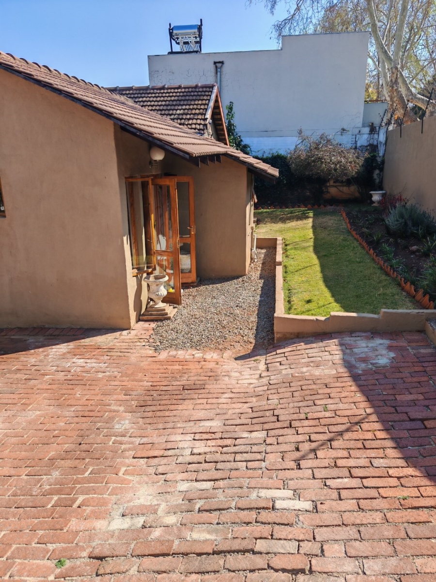 6 Bedroom Property for Sale in Rosebank Gauteng
