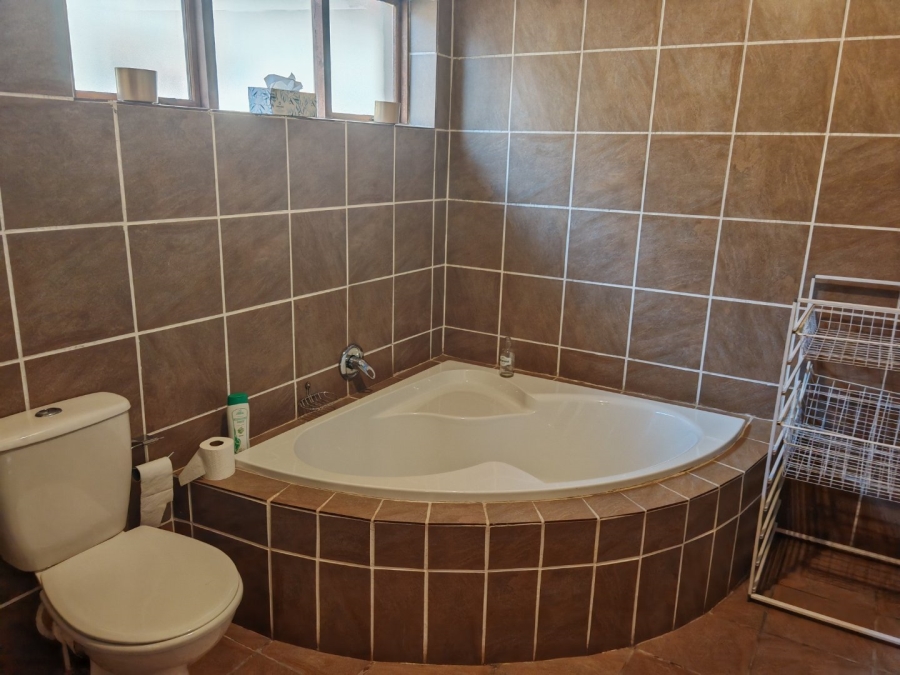 6 Bedroom Property for Sale in Rosebank Gauteng