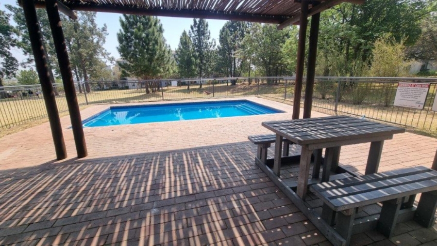To Let 2 Bedroom Property for Rent in Jackal Creek Golf Estate Gauteng