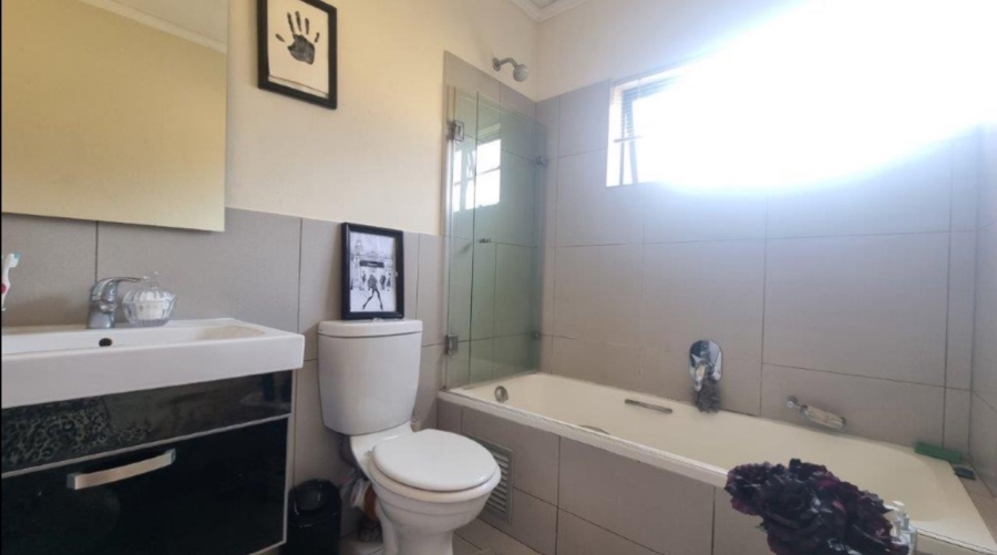 To Let 2 Bedroom Property for Rent in Jackal Creek Golf Estate Gauteng