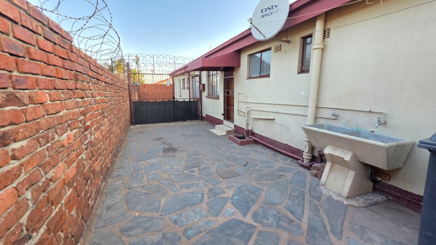 To Let 3 Bedroom Property for Rent in Laudium Gauteng