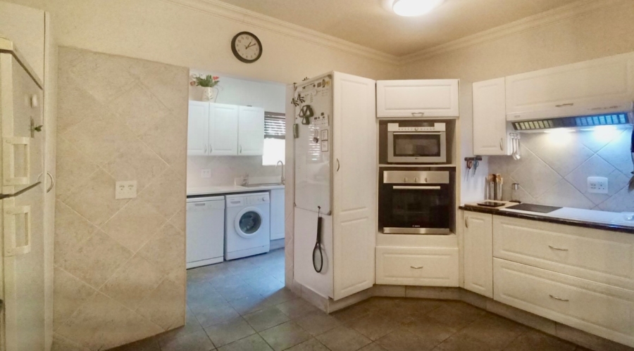 4 Bedroom Property for Sale in Silver Lakes Gauteng