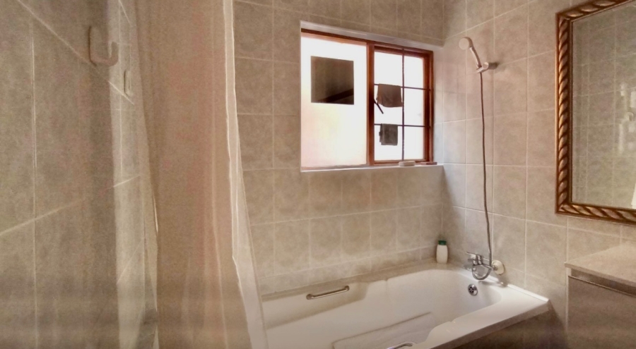 4 Bedroom Property for Sale in Silver Lakes Gauteng