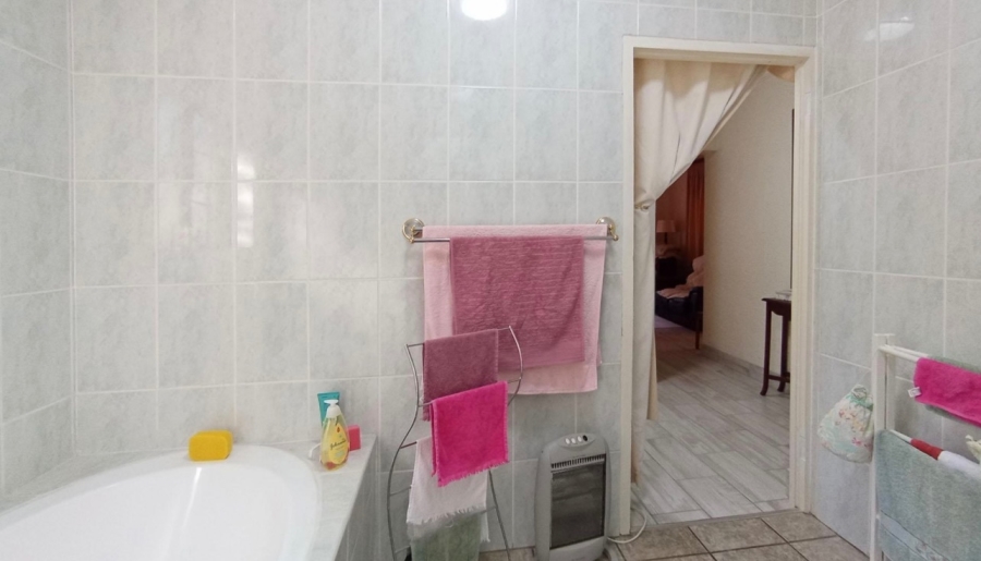 4 Bedroom Property for Sale in Silver Lakes Gauteng