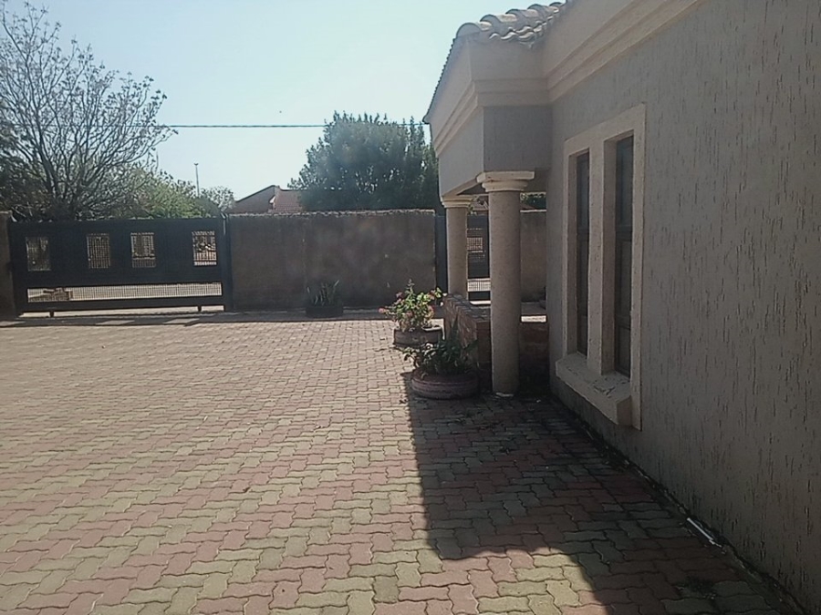 5 Bedroom Property for Sale in Hammanskraal Gauteng