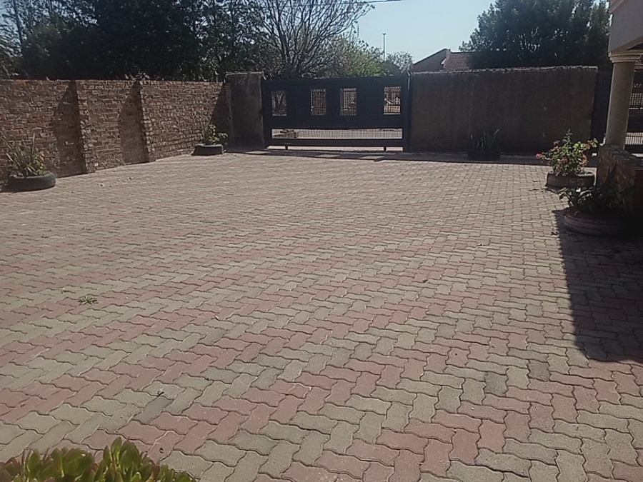 5 Bedroom Property for Sale in Hammanskraal Gauteng