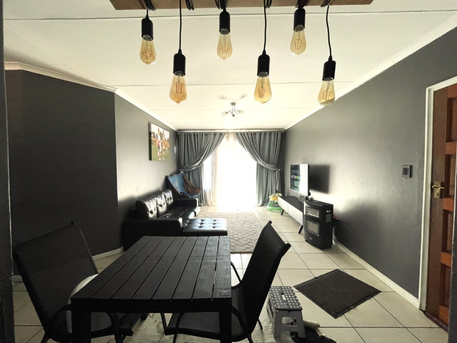 2 Bedroom Property for Sale in Die Hoewes Gauteng