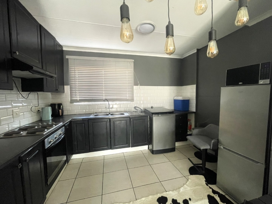 2 Bedroom Property for Sale in Die Hoewes Gauteng