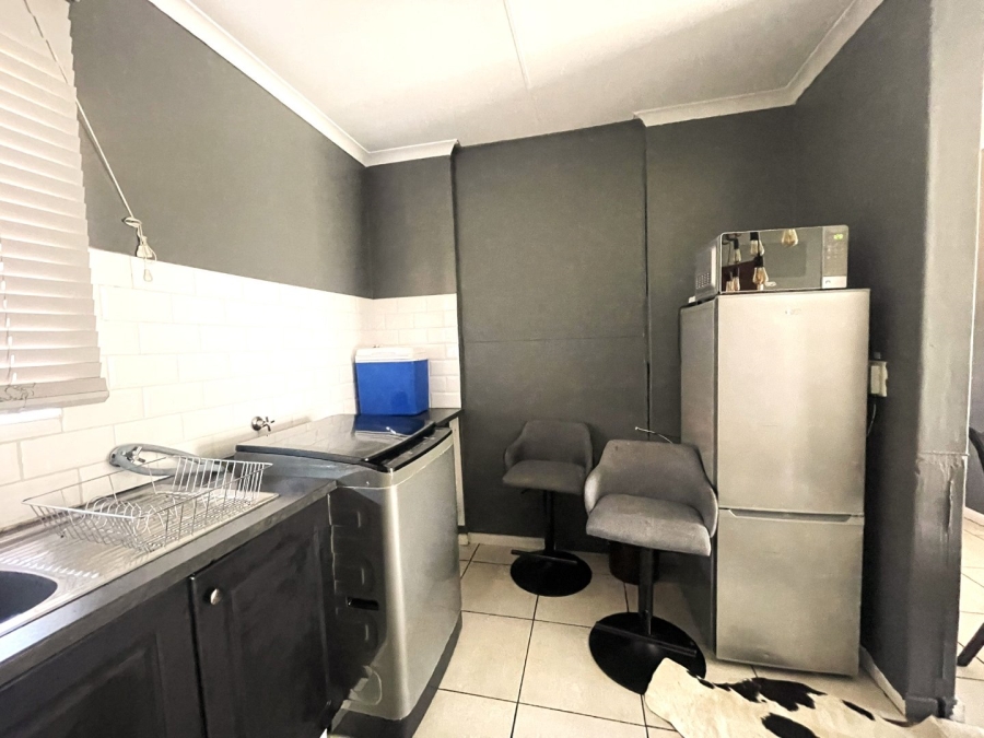 2 Bedroom Property for Sale in Die Hoewes Gauteng