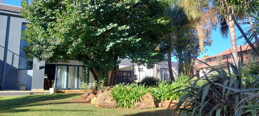 To Let 2 Bedroom Property for Rent in Emmarentia Gauteng