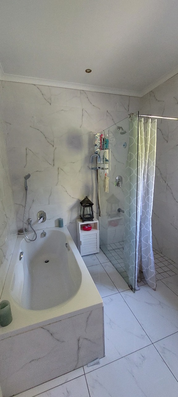To Let 2 Bedroom Property for Rent in Emmarentia Gauteng