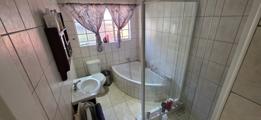 4 Bedroom Property for Sale in Eldoraigne Gauteng