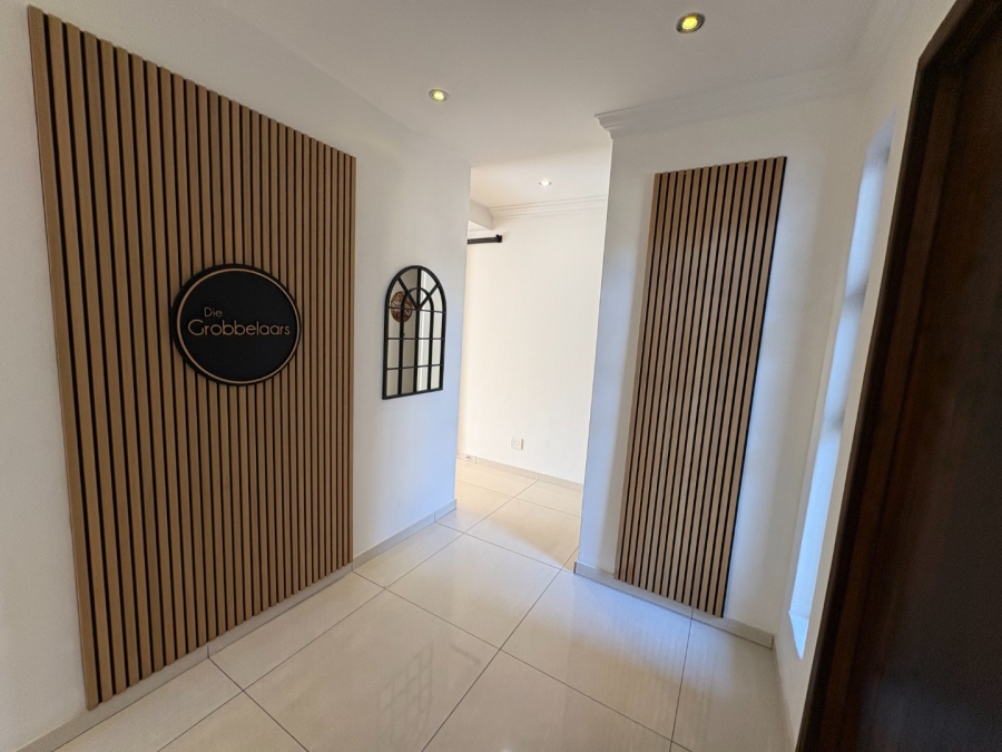 4 Bedroom Property for Sale in Willow Acres Ext 10 Gauteng