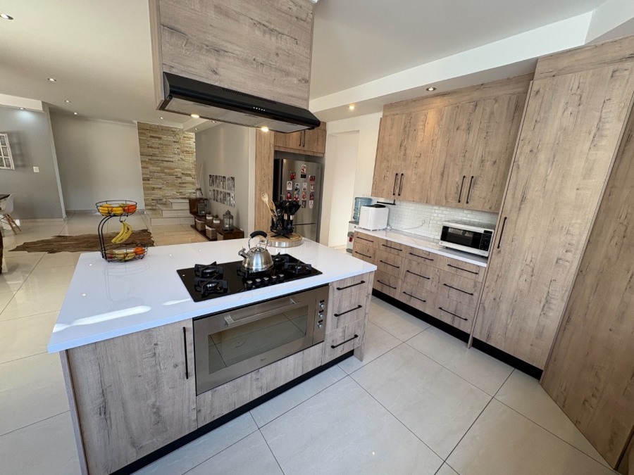 4 Bedroom Property for Sale in Willow Acres Ext 10 Gauteng