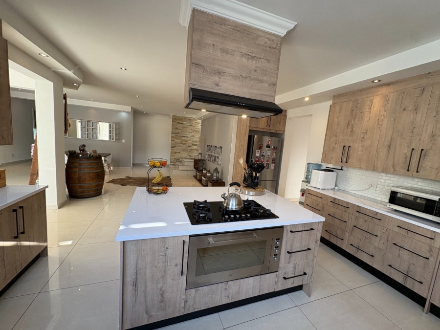4 Bedroom Property for Sale in Willow Acres Ext 10 Gauteng
