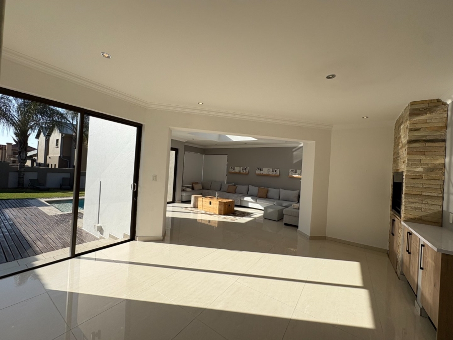 4 Bedroom Property for Sale in Willow Acres Ext 10 Gauteng