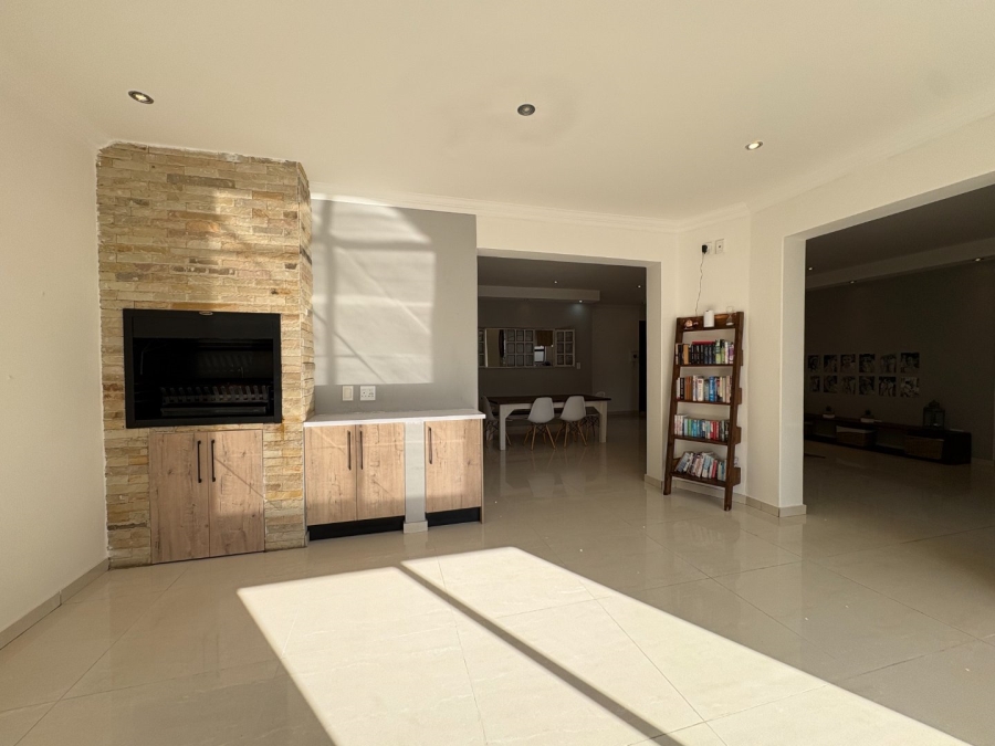 4 Bedroom Property for Sale in Willow Acres Ext 10 Gauteng