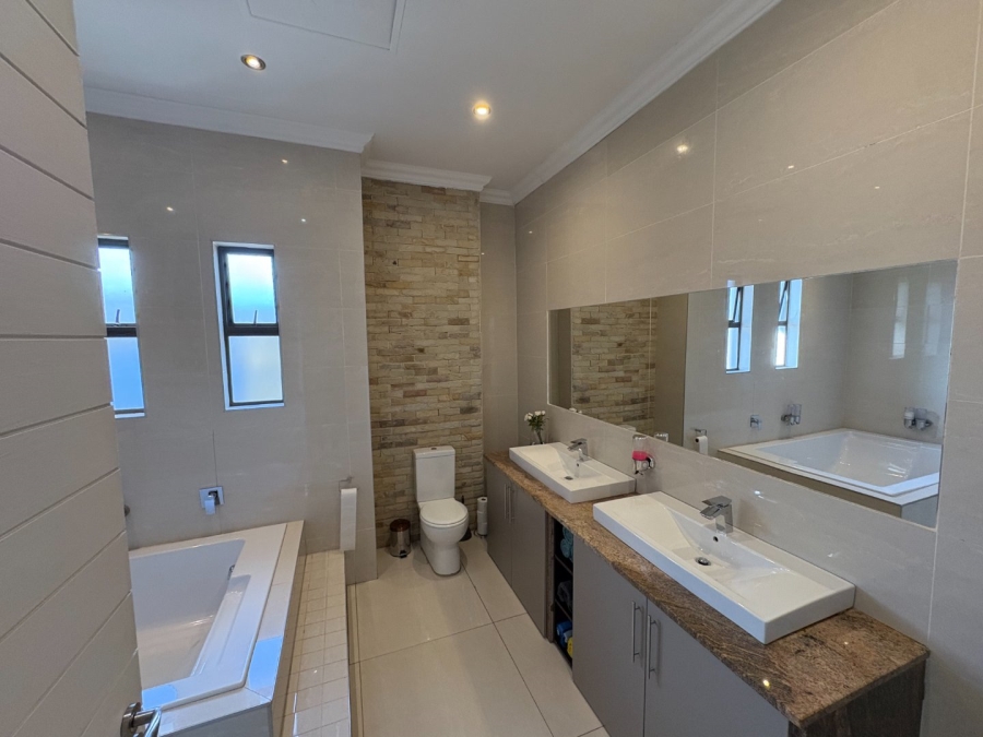 4 Bedroom Property for Sale in Willow Acres Ext 10 Gauteng