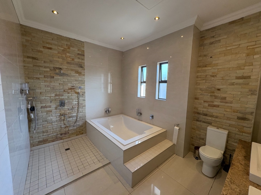 4 Bedroom Property for Sale in Willow Acres Ext 10 Gauteng