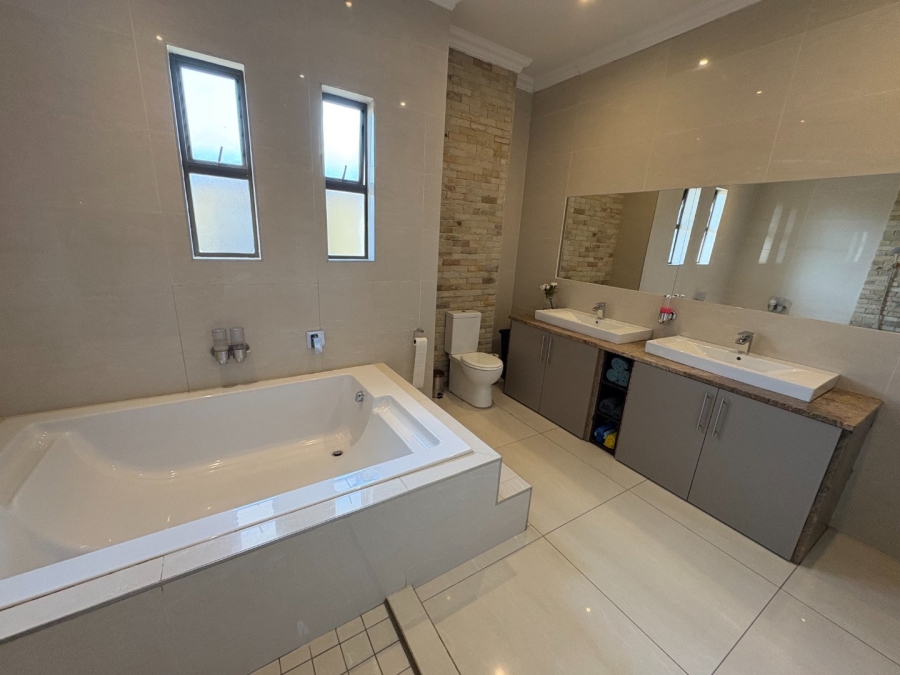 4 Bedroom Property for Sale in Willow Acres Ext 10 Gauteng