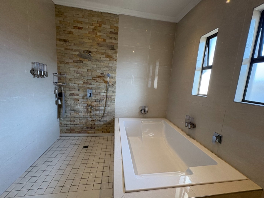 4 Bedroom Property for Sale in Willow Acres Ext 10 Gauteng
