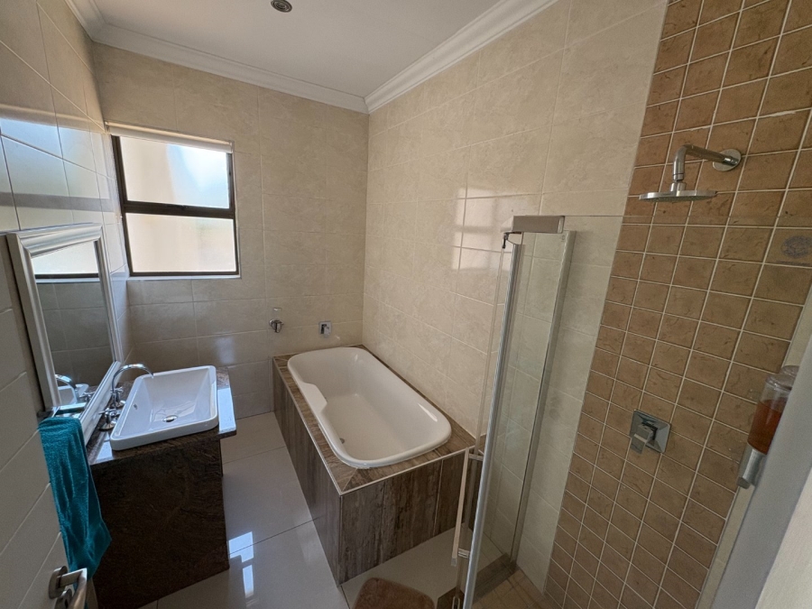 4 Bedroom Property for Sale in Willow Acres Ext 10 Gauteng