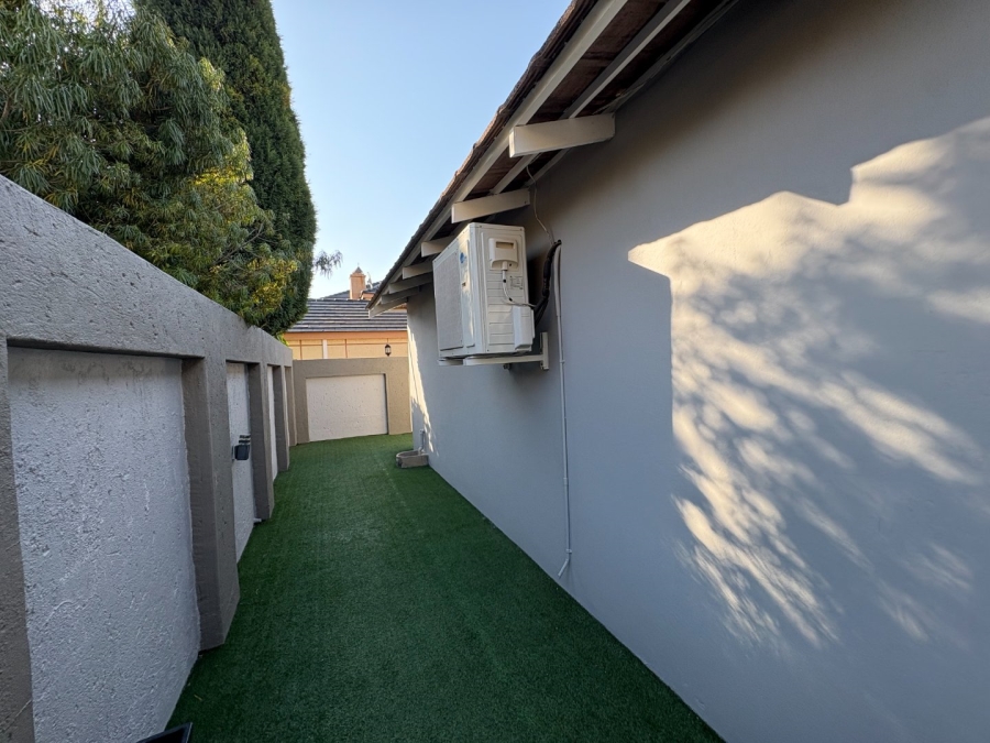 4 Bedroom Property for Sale in Willow Acres Ext 10 Gauteng
